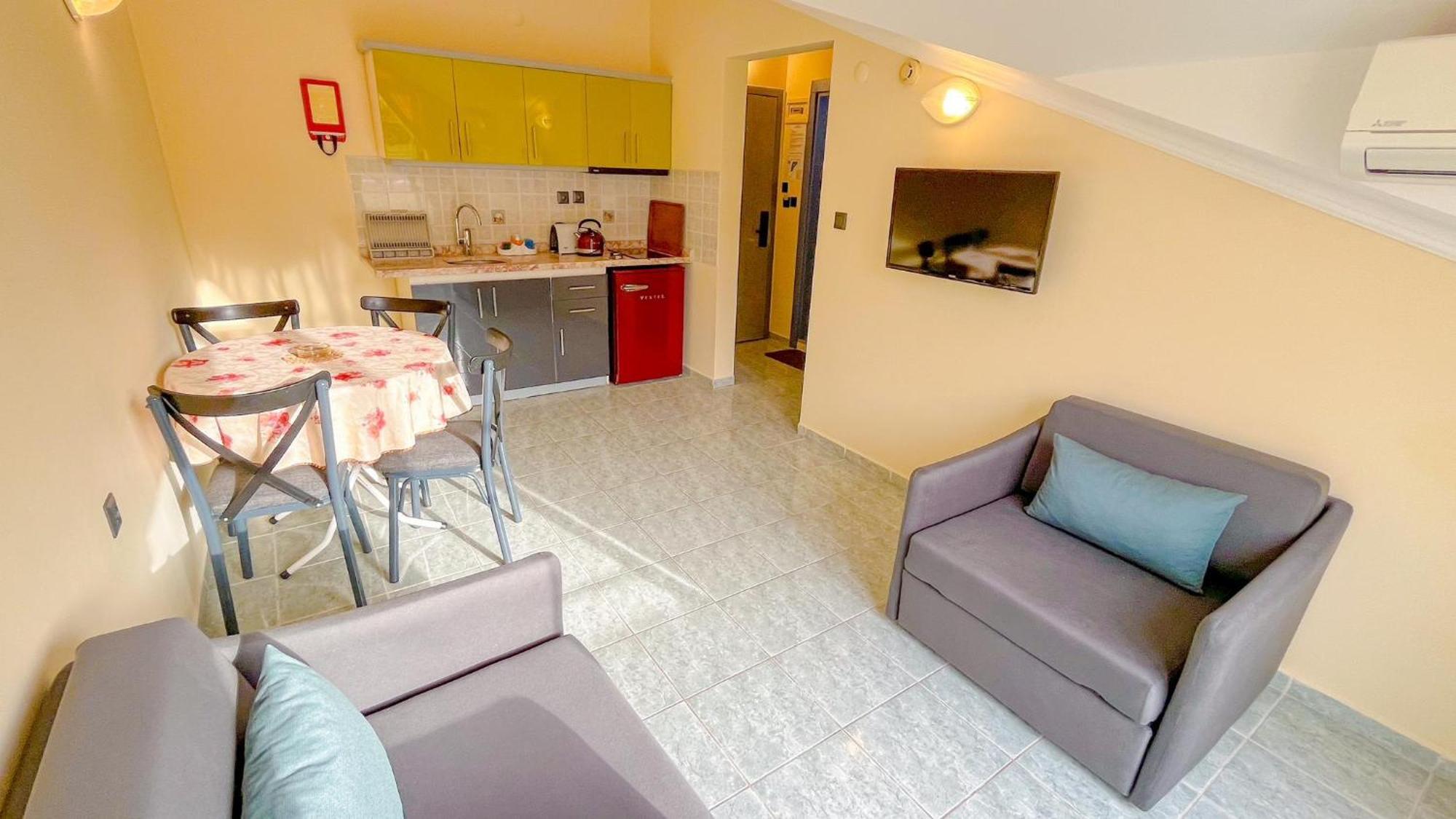 Ozlem 2 Apart Hotel Marmaris Exterior photo