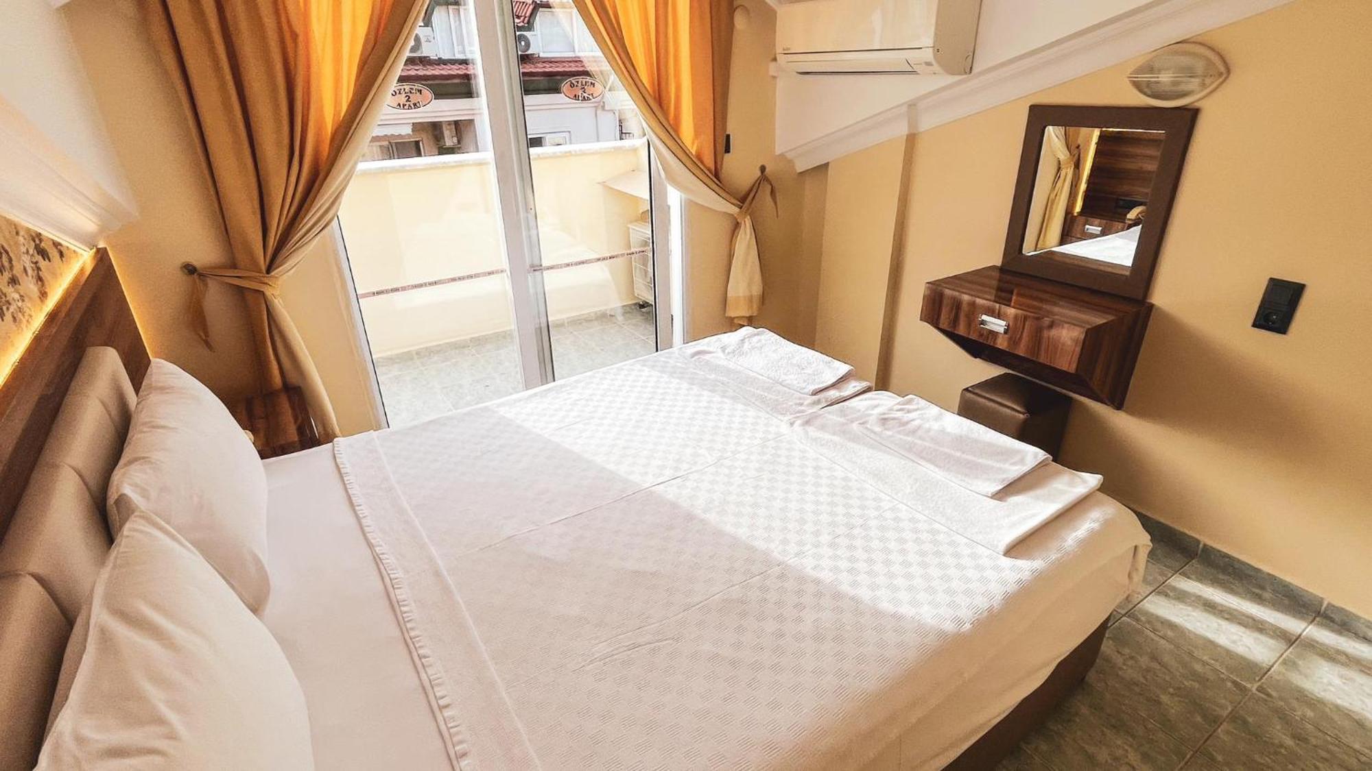 Ozlem 2 Apart Hotel Marmaris Exterior photo